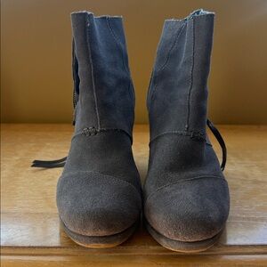 Gray Suede Heeled bootie